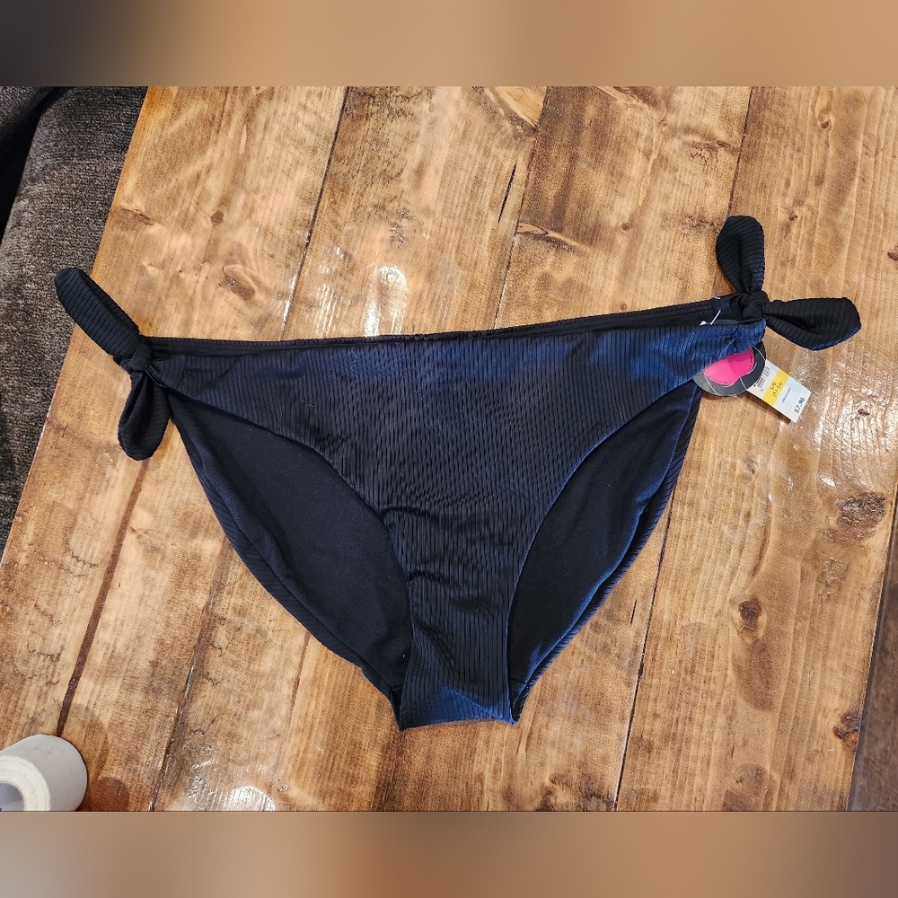 Black bikini bottoms